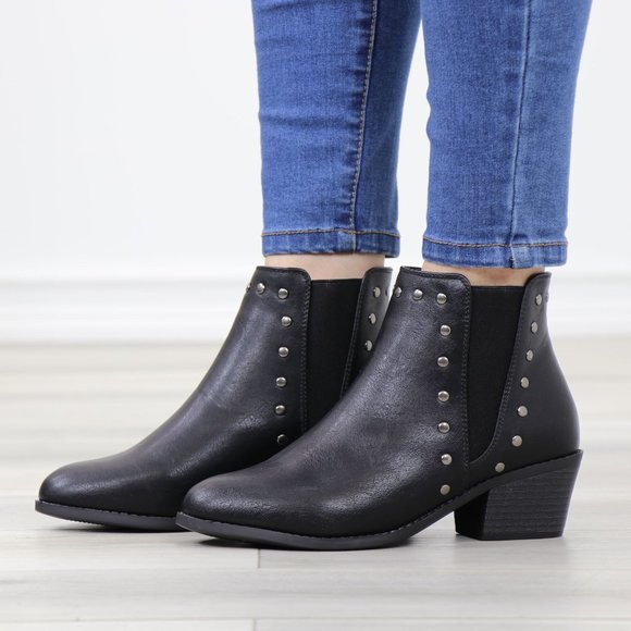 Black Synthetic Leather Chelsea Pointed Toe Low Heel Ankle Boots Metal Studs - Picture 12 of 12